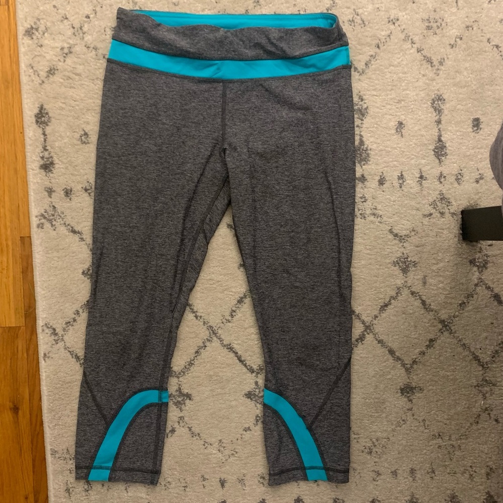 Cropped LuluLemon leggings, size 6